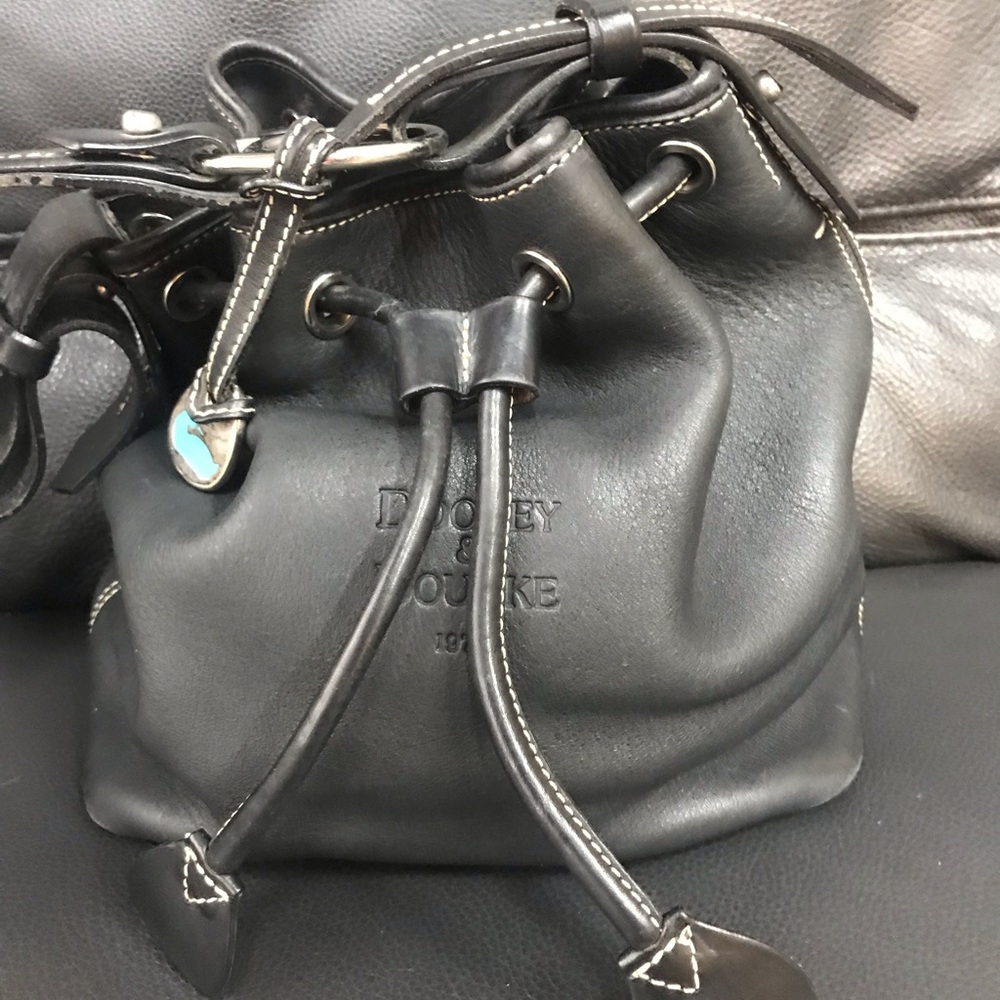🖤Black Dooney & Bourke Bucket Bag🖤